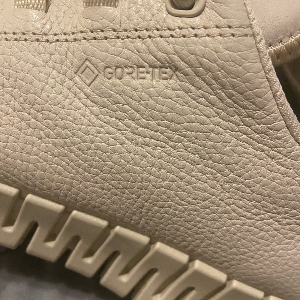 Ecco Size 40 9 9 1/2 Gore-Tex Beige and Gray Sneakers - Picture 10 of 13